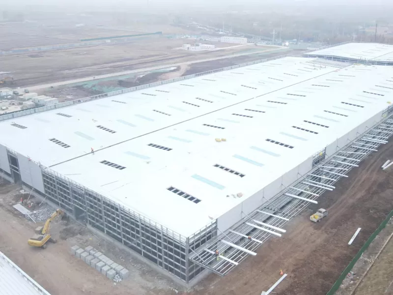 Prefab metalliladuhoone